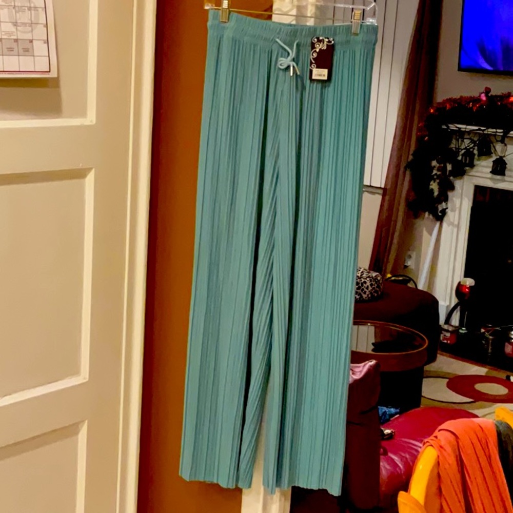 Gm fashion woman’s pants one size fits all beautiful green
